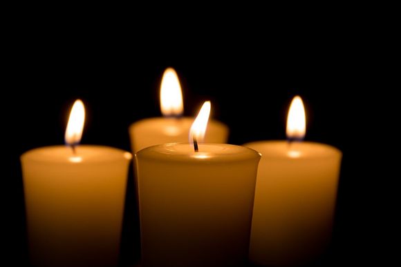 Vier brennende Kerzen